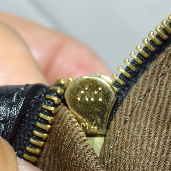 Marc Jacobs Blk Small Stam R06197 - Mint Condition - Picture 6 of 8